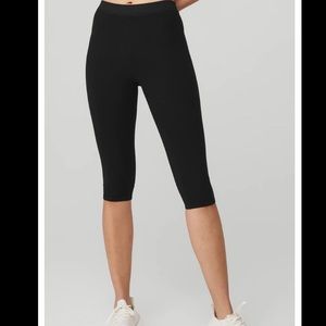 Alo High-Waist Iconic 90’s Capri Leggings